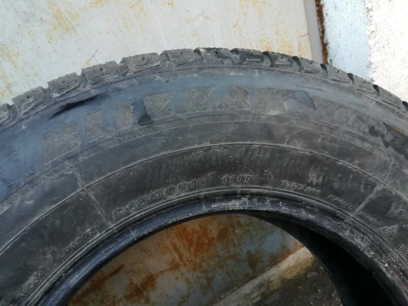 Гуми Зимни 245/70R16, снимка 4 - Гуми и джанти - 20333333