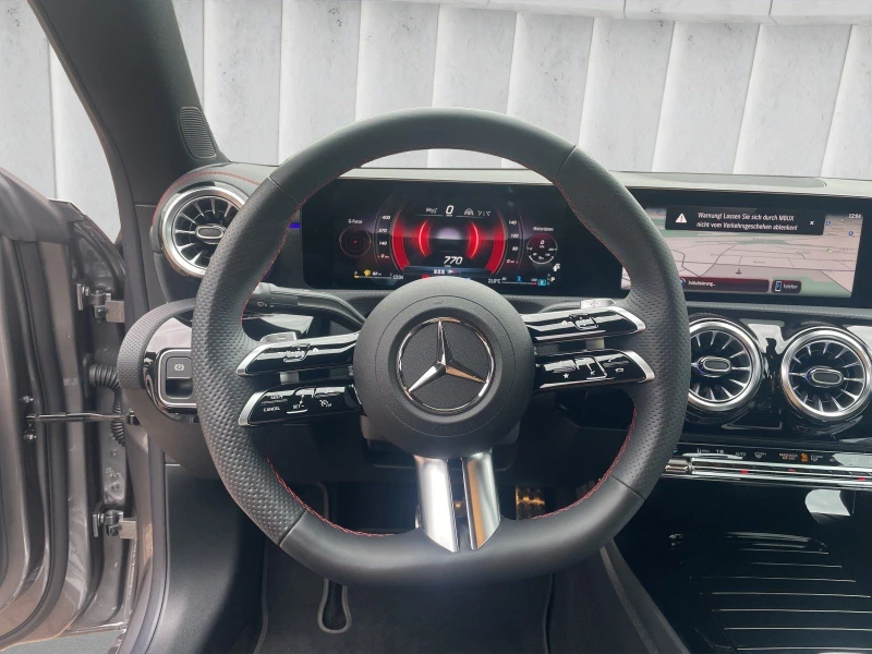 Mercedes-Benz CLA 220 AMG PACK/CAM/AMBIENT/DISTRONIC/234b, снимка 11 - Автомобили и джипове - 47533973