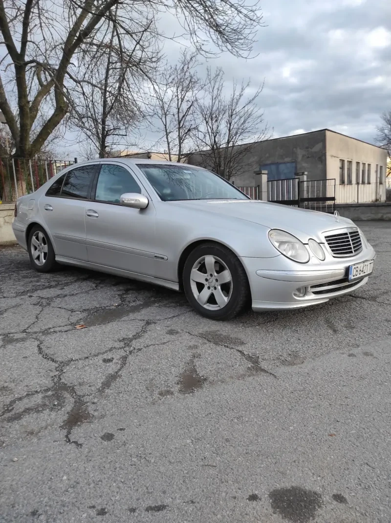 Mercedes-Benz E 220, снимка 1 - Автомобили и джипове - 48684308