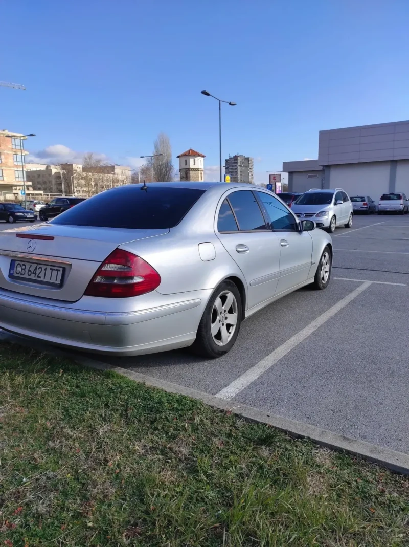 Mercedes-Benz E 220, снимка 3 - Автомобили и джипове - 48684308