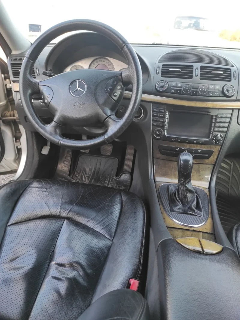 Mercedes-Benz E 220, снимка 9 - Автомобили и джипове - 48684308