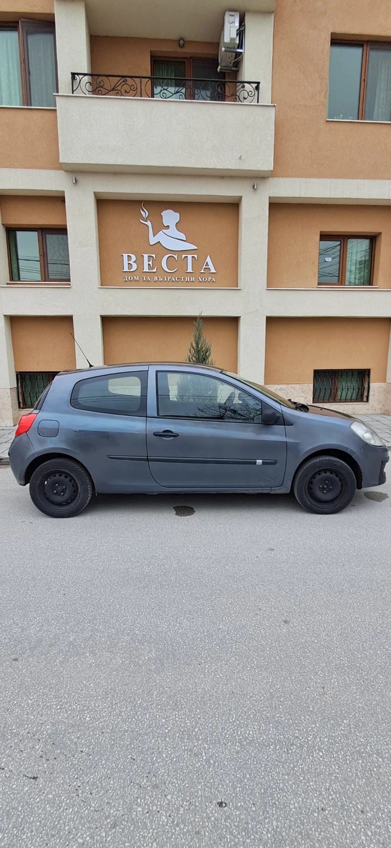 Renault Clio, снимка 3 - Автомобили и джипове - 49538245