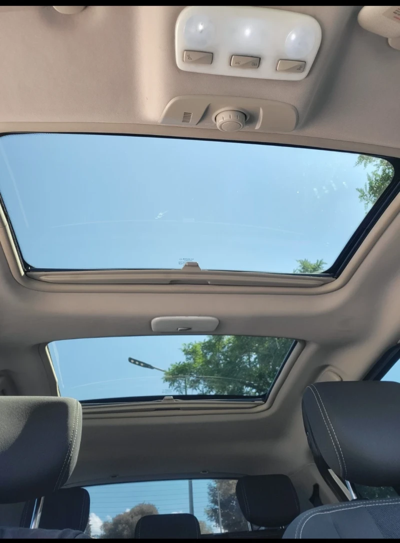 Renault Megane 1.5 dci  2012г., снимка 8 - Автомобили и джипове - 52251036