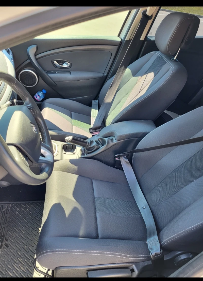 Renault Megane 1.5 dci  2012г., снимка 9 - Автомобили и джипове - 52251036