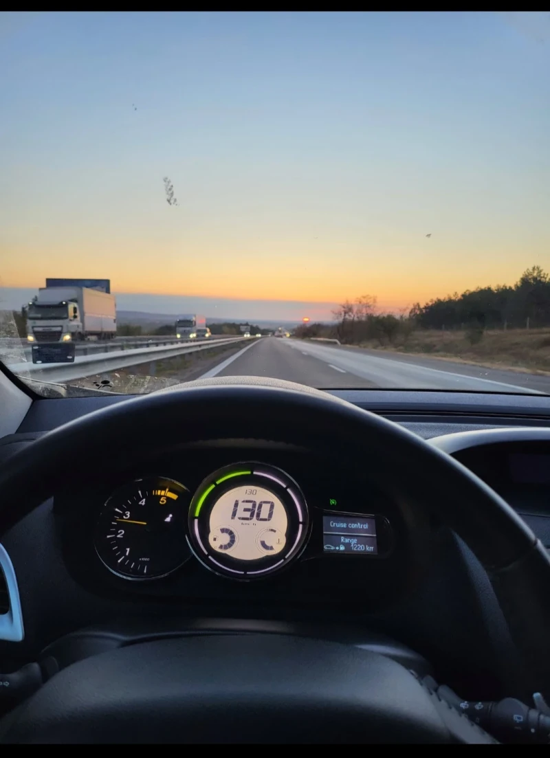 Renault Megane 1.5 dci  2012г., снимка 2 - Автомобили и джипове - 52251036