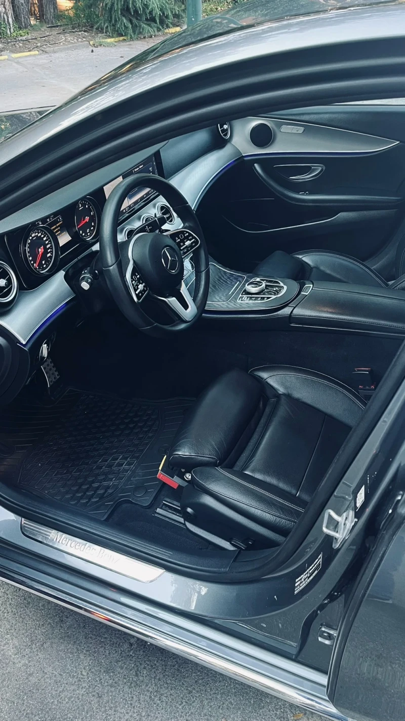Mercedes-Benz E 220, снимка 9 - Автомобили и джипове - 53301598