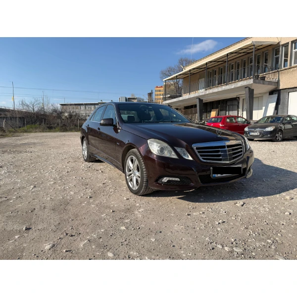 Mercedes-Benz E 350 CDI 231к.с. РЕГИСТРИРАН! ОБСЛУЖЕН!, снимка 4 - Автомобили и джипове - 53757434