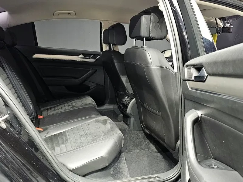 VW Passat 2.0 TDI, снимка 11 - Автомобили и джипове - 54299729