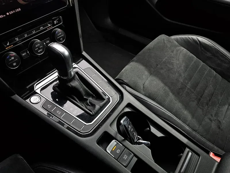 VW Passat 2.0 TDI, снимка 9 - Автомобили и джипове - 54299729