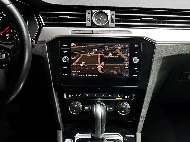 VW Passat 2.0 TDI, снимка 17 - Автомобили и джипове - 54299729