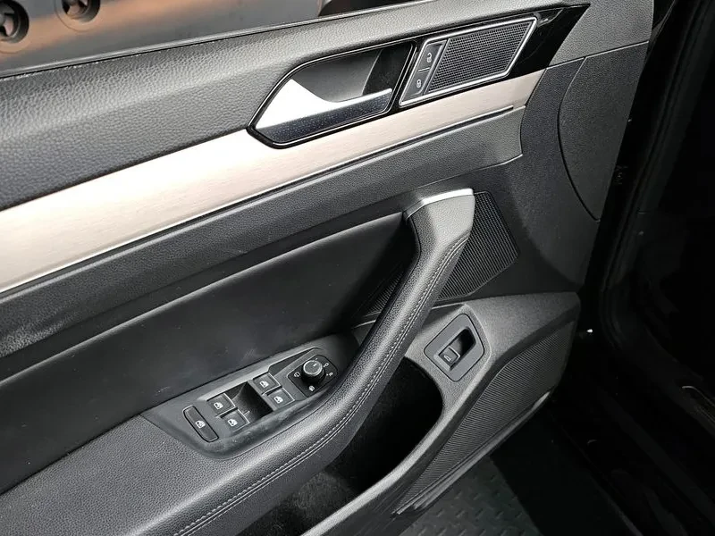 VW Passat 2.0 TDI, снимка 13 - Автомобили и джипове - 54299729