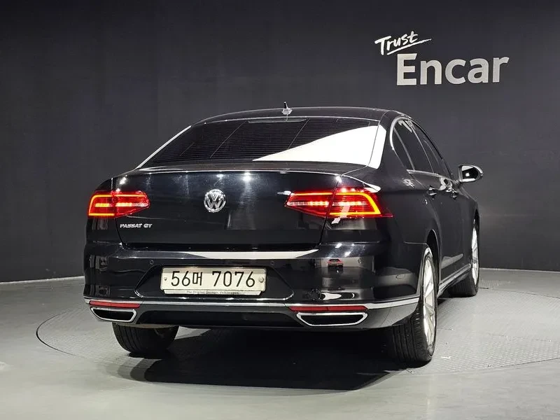 VW Passat 2.0 TDI, снимка 4 - Автомобили и джипове - 54299729
