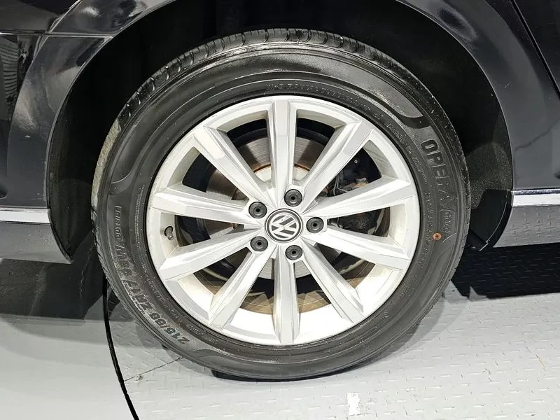 VW Passat 2.0 TDI, снимка 5 - Автомобили и джипове - 54299729