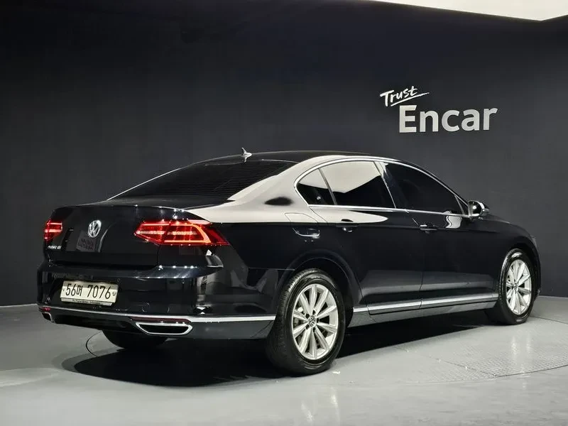 VW Passat 2.0 TDI, снимка 2 - Автомобили и джипове - 54299729