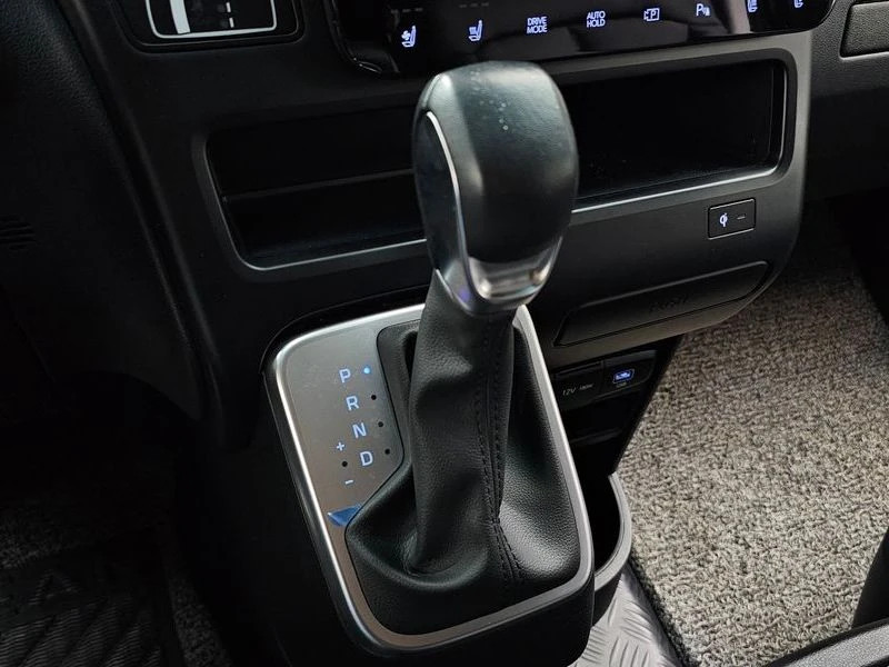Hyundai Staria 2.2 Automatic, снимка 8 - Автомобили и джипове - 55949203