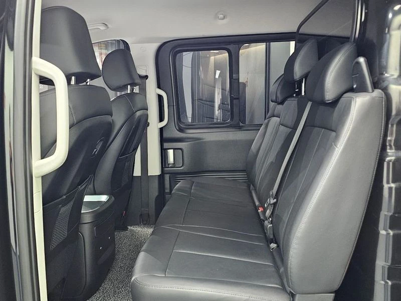 Hyundai Staria 2.2 Automatic, снимка 10 - Автомобили и джипове - 55949203