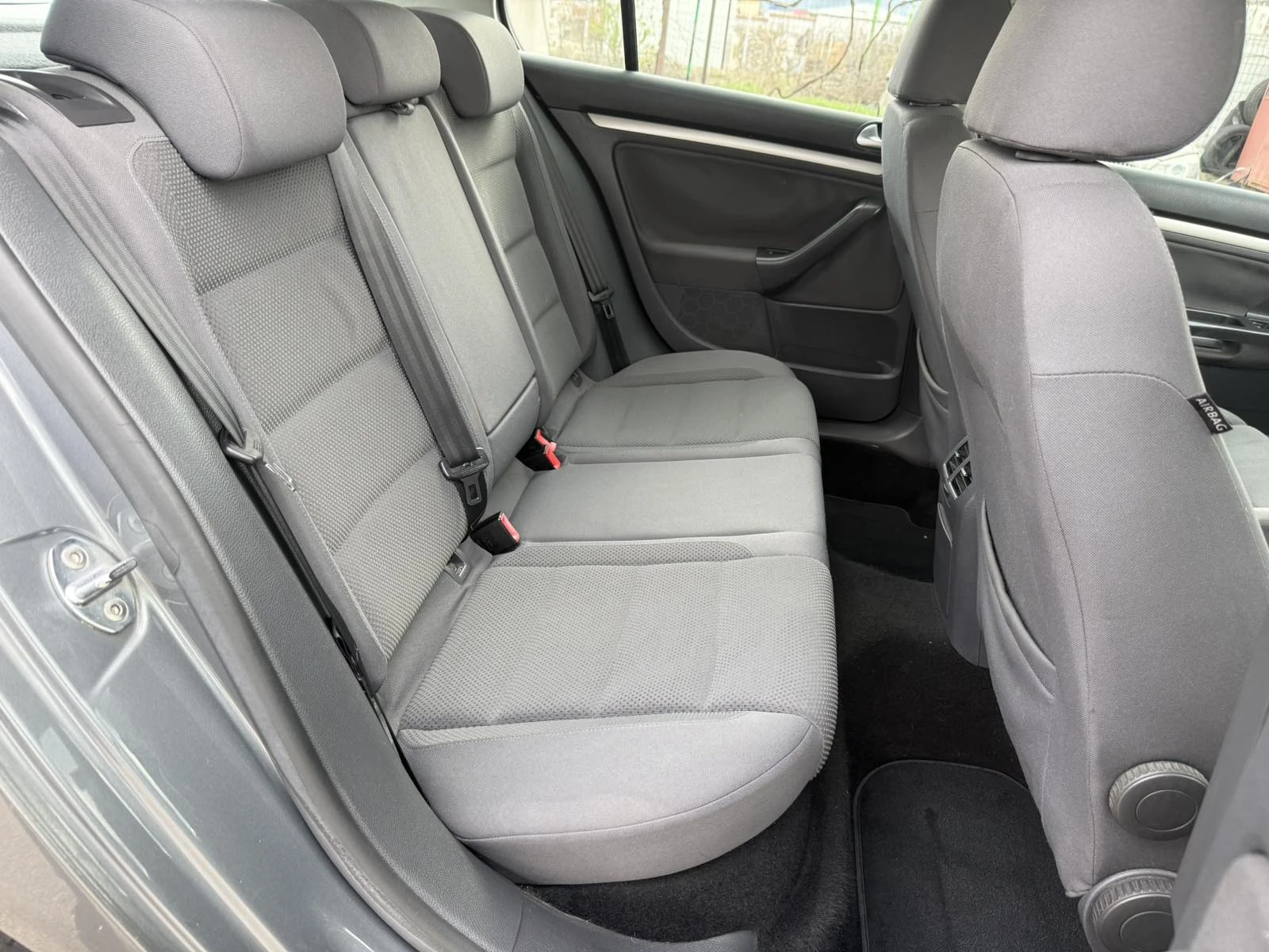 VW Golf 1.9TDI 105kc 6ck., снимка 14 - Автомобили и джипове - 53976189