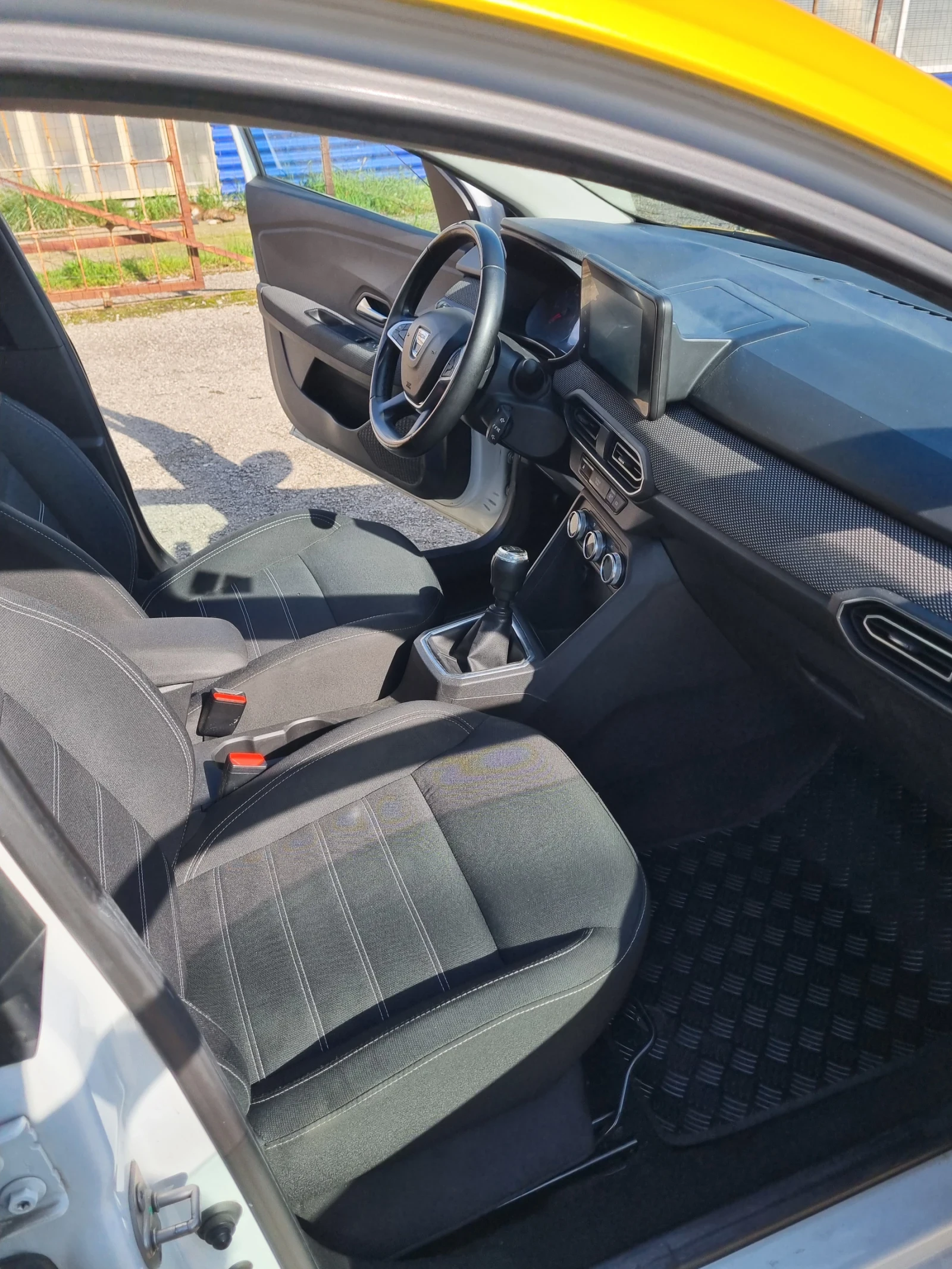 Dacia Logan 1000 кубика с турбина с фабрична газова оредба, снимка 9 - Автомобили и джипове - 54114237