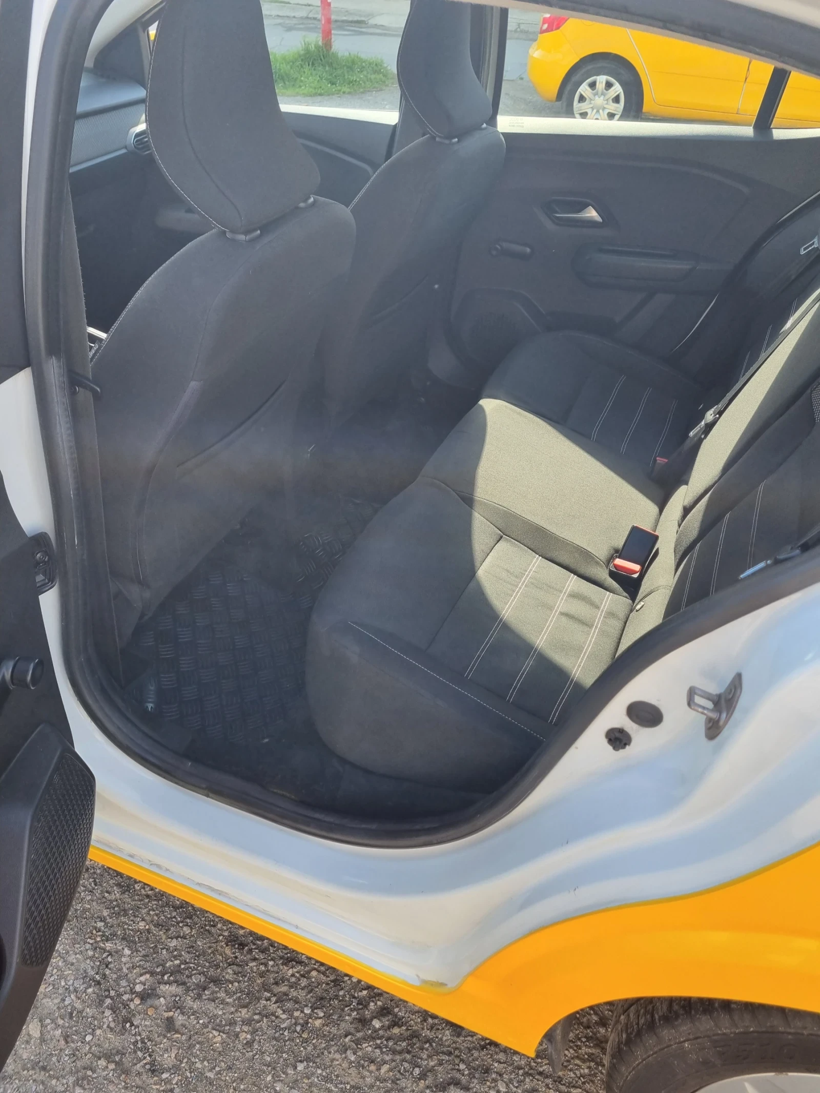 Dacia Logan 1000 кубика с турбина с фабрична газова оредба, снимка 8 - Автомобили и джипове - 54114237