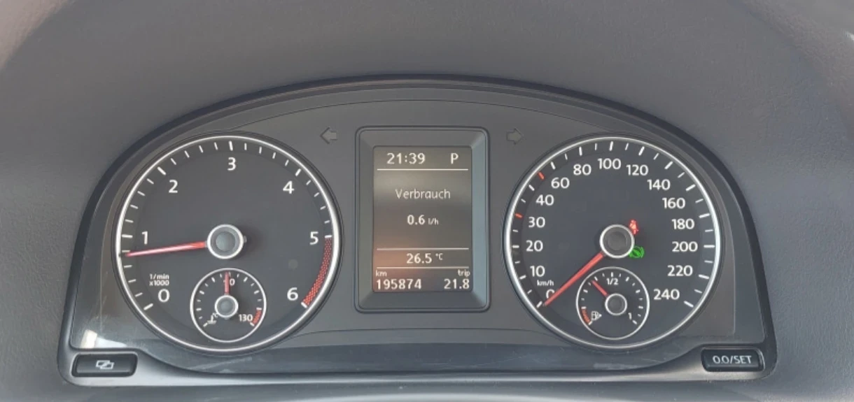 VW Touran 1.6tdi Automatik Webasto печка Германия , снимка 16 - Автомобили и джипове - 54194125