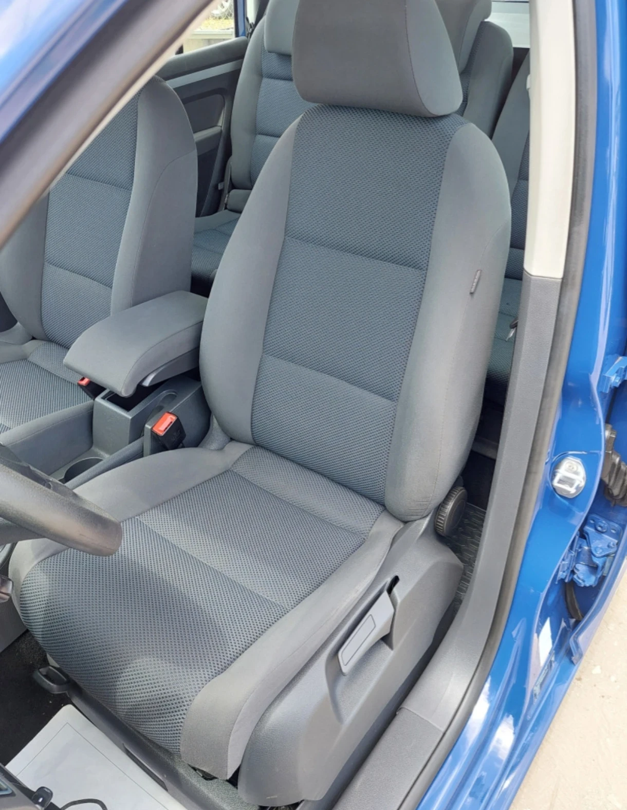 VW Touran 1.6tdi Automatik Webasto печка Германия , снимка 12 - Автомобили и джипове - 54194125