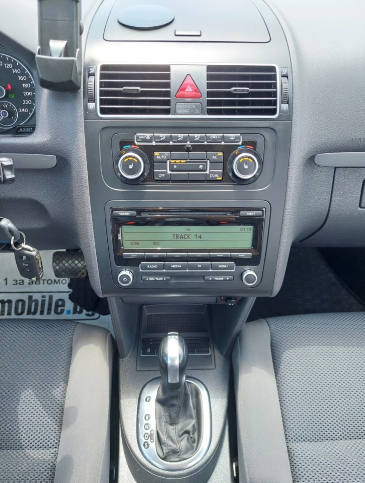 VW Touran 1.6tdi Automatik Webasto печка Германия , снимка 8 - Автомобили и джипове - 54194125