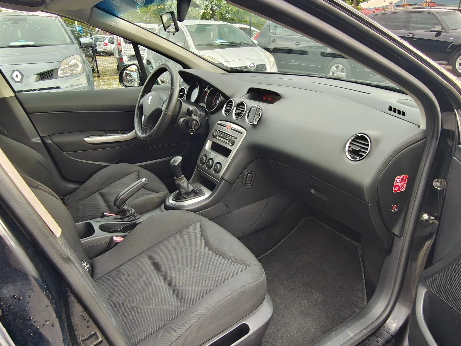 Peugeot 308 1.6  HDI, снимка 12 - Автомобили и джипове - 54469772