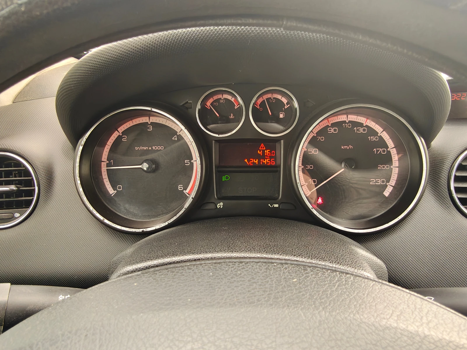 Peugeot 308 1.6  HDI, снимка 15 - Автомобили и джипове - 54469772