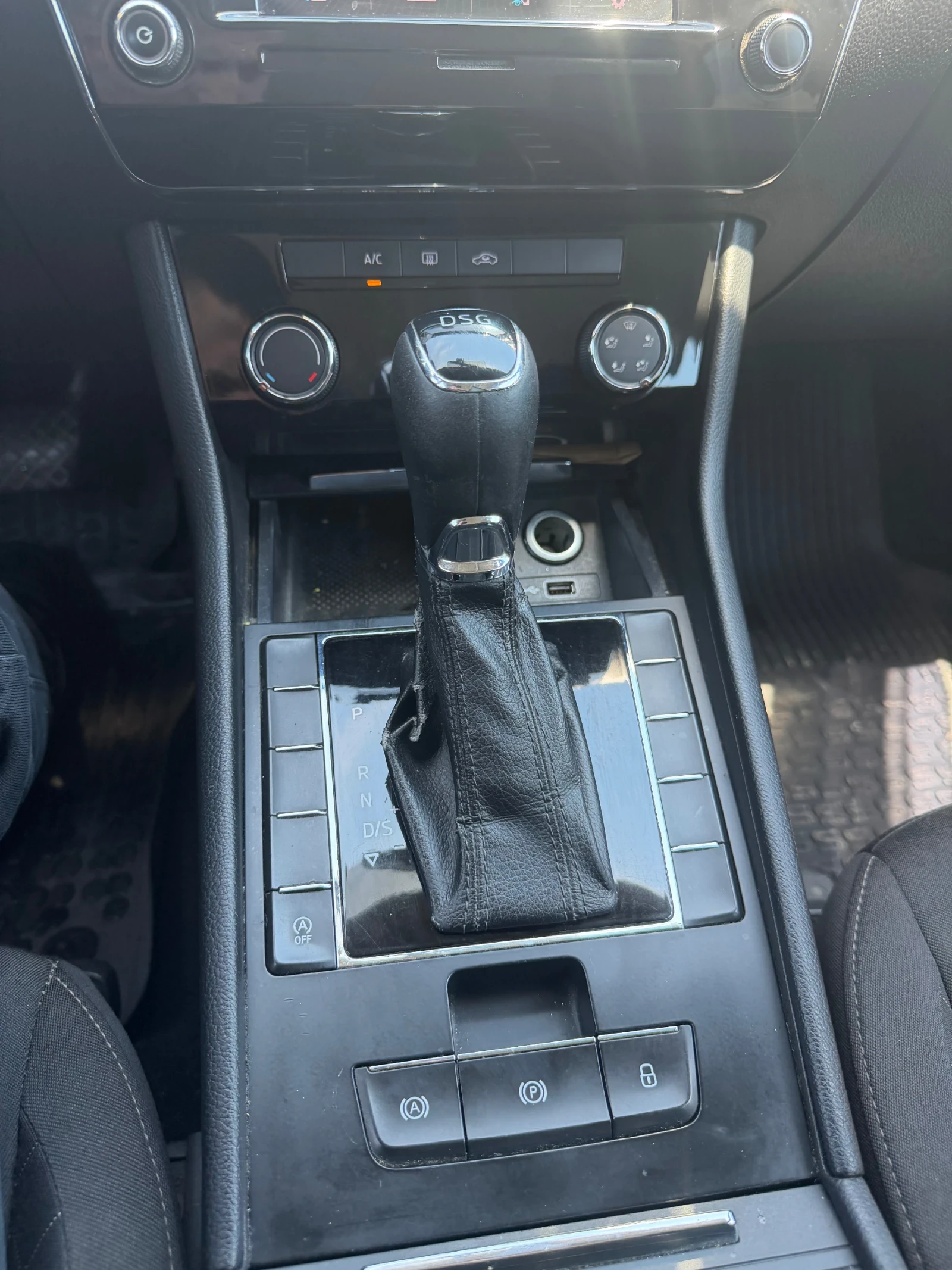Skoda Superb 2.0 TDI DSG 150hp, снимка 8 - Автомобили и джипове - 54793938