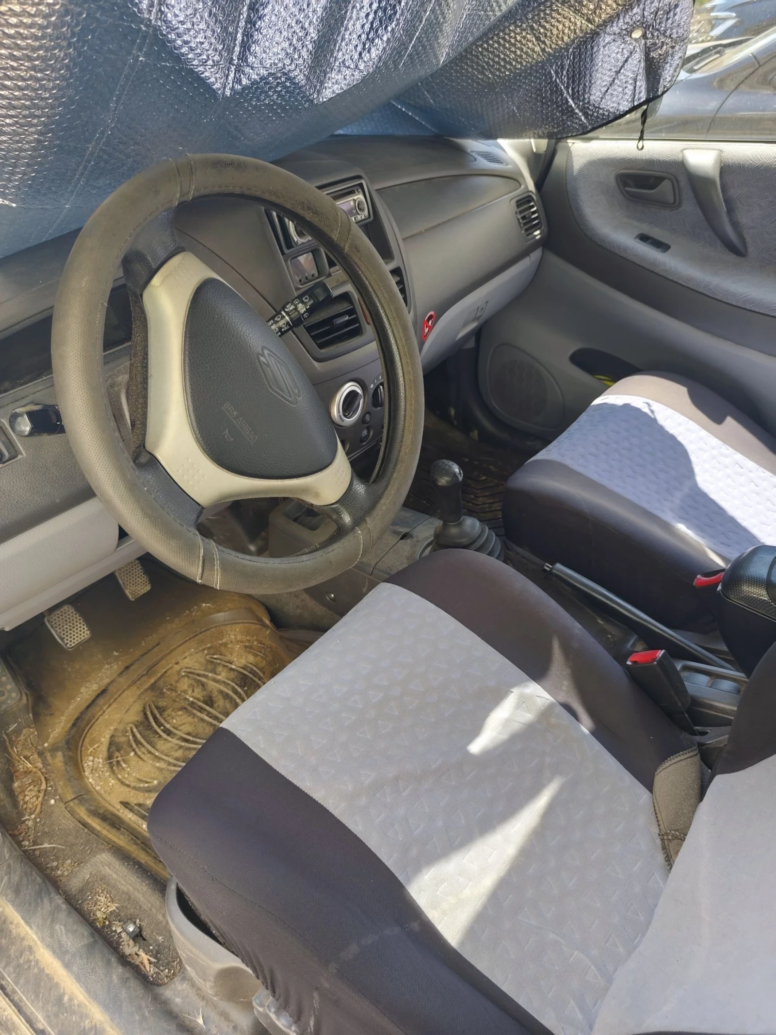 Suzuki Liana 1.6, снимка 11 - Автомобили и джипове - 55380650