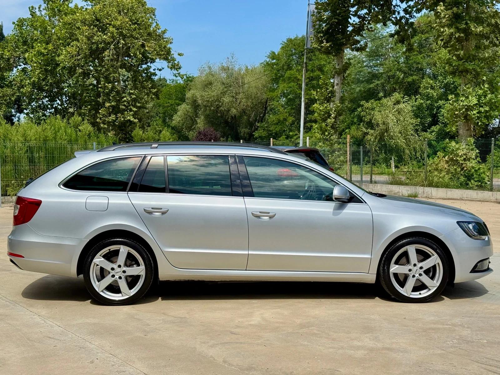 Skoda Superb * 2.0TDI* 170ks* DSG* NAVI* LED* TOP* , снимка 8 - Автомобили и джипове - 55438942