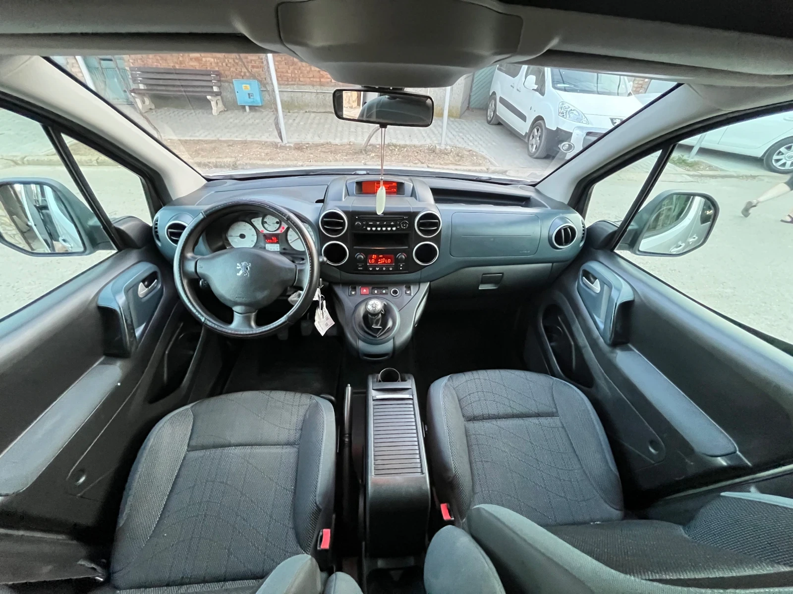 Peugeot Partner 1.6-92к.с , снимка 9 - Автомобили и джипове - 55551971