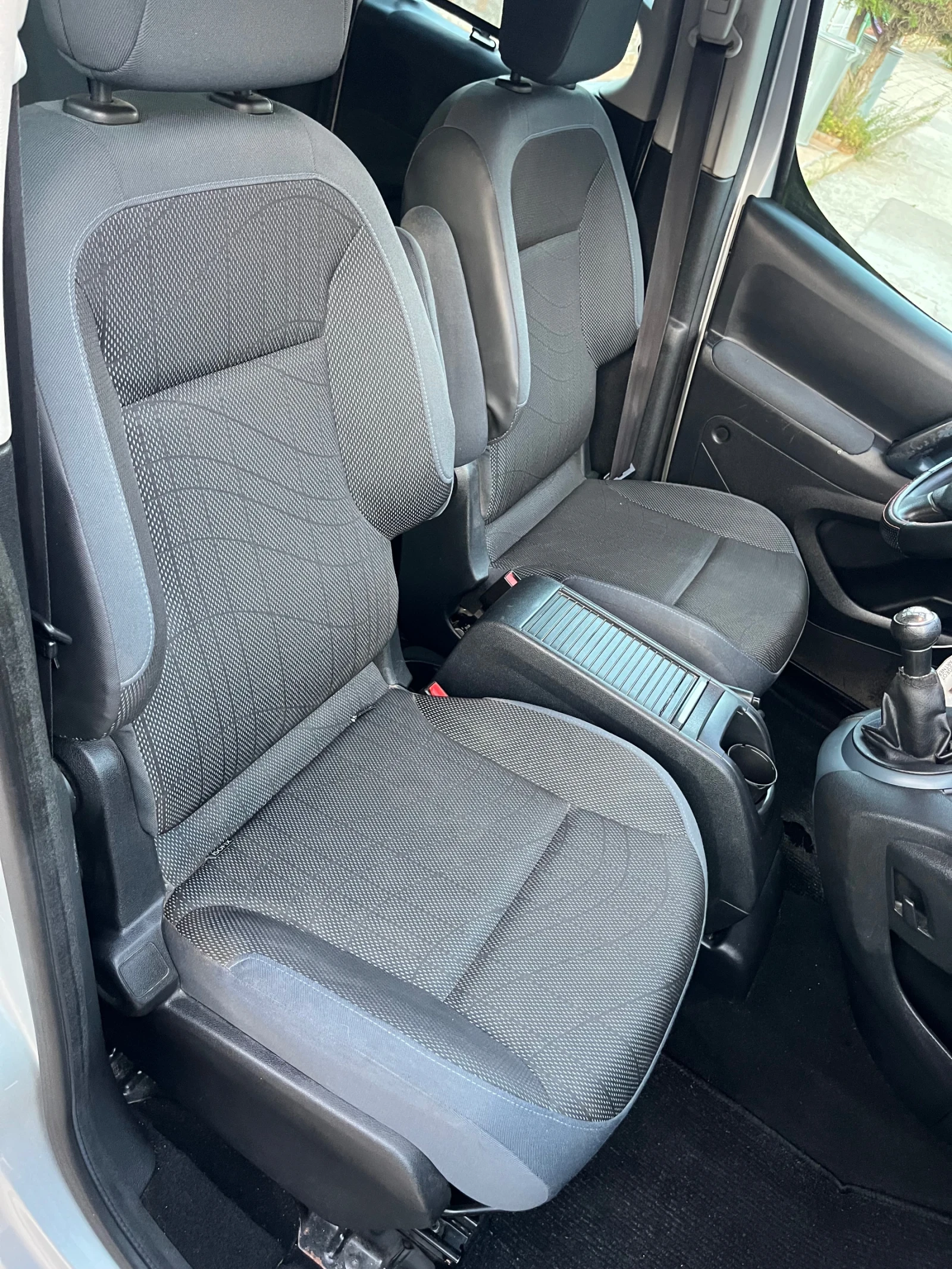 Peugeot Partner 1.6-92к.с , снимка 11 - Автомобили и джипове - 55551971
