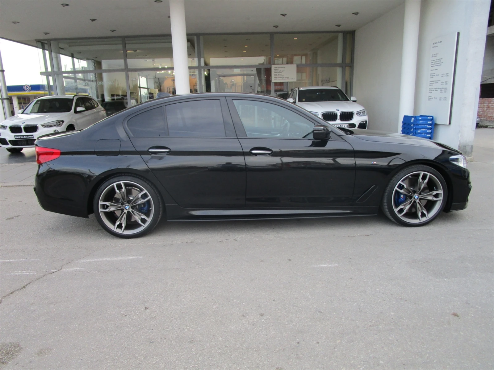BMW 550 xDrive Седан, снимка 3 - Автомобили и джипове - 55740264