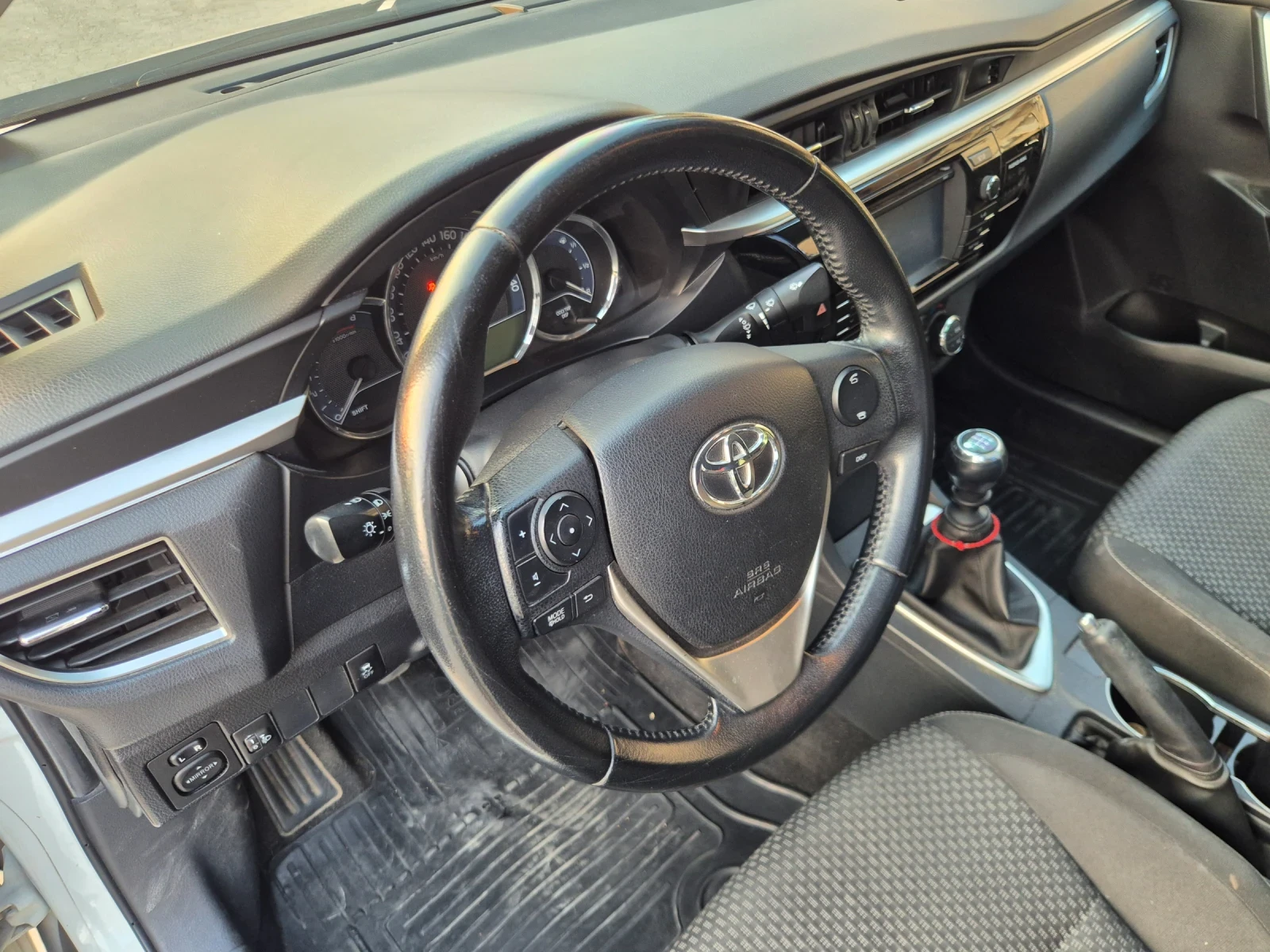 Toyota Corolla 1.6i* MEDIA* CAMERA* ОБСЛУЖЕН!, снимка 10 - Автомобили и джипове - 56056707