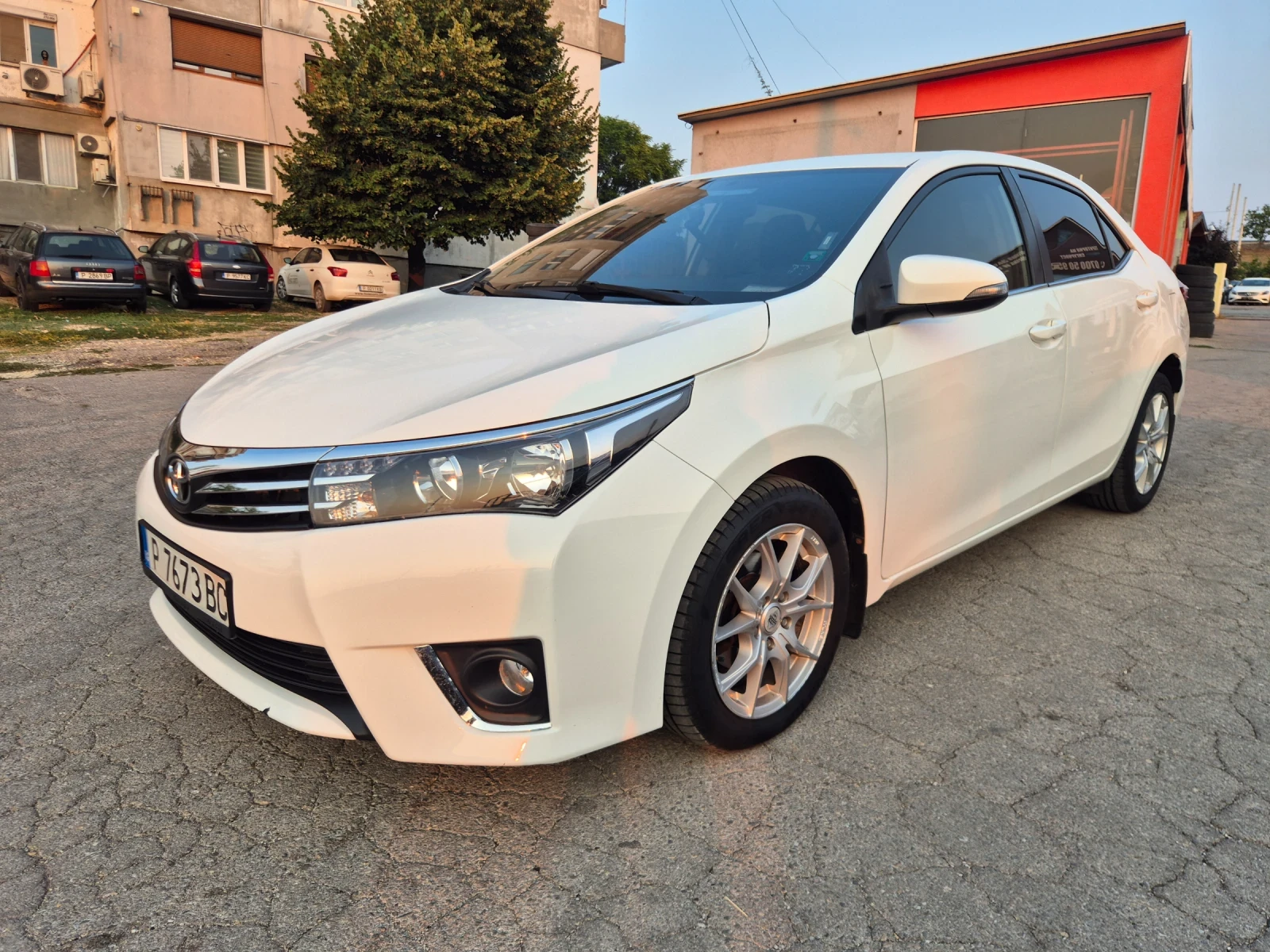 Toyota Corolla 1.6i* MEDIA* CAMERA* ОБСЛУЖЕН!, снимка 2 - Автомобили и джипове - 56056707