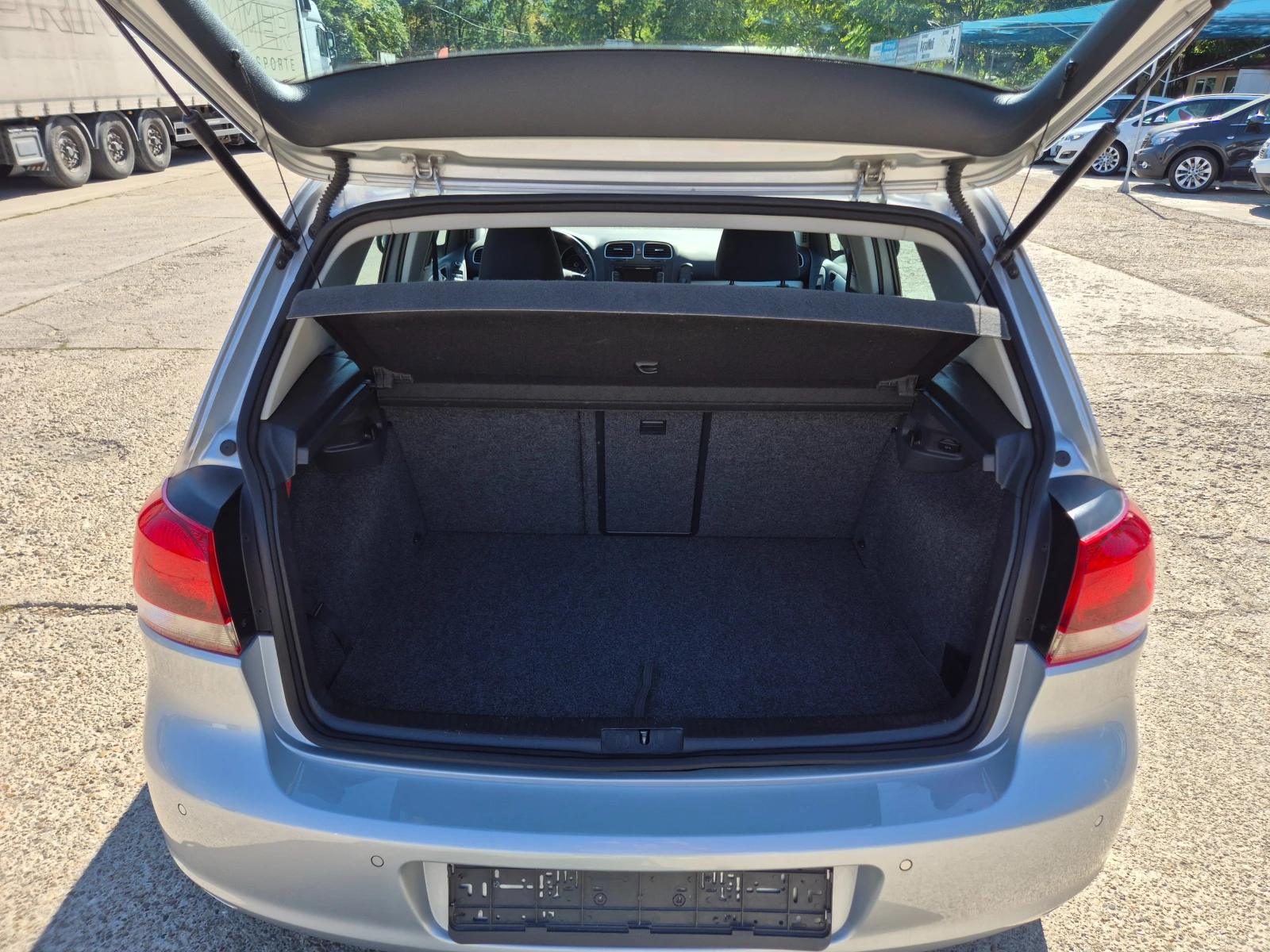 VW Golf 1.6i-Газ, Италия, снимка 9 - Автомобили и джипове - 56336696