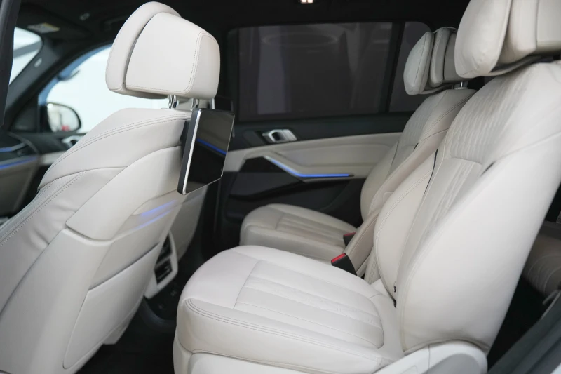 BMW X7 M50i xDrive Individual Shadow Line, снимка 12 - Автомобили и джипове - 51367123