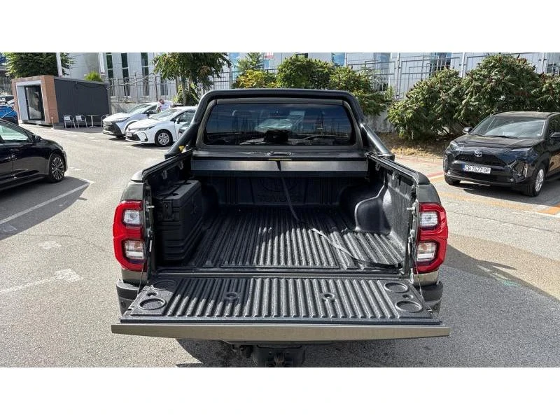 Toyota Hilux 2.8D Hybrid 48V AT Invincible JBL, снимка 10 - Автомобили и джипове - 56251413