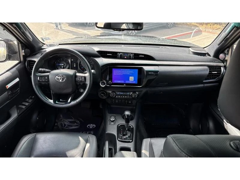Toyota Hilux 2.8D Hybrid 48V AT Invincible JBL, снимка 8 - Автомобили и джипове - 56251413