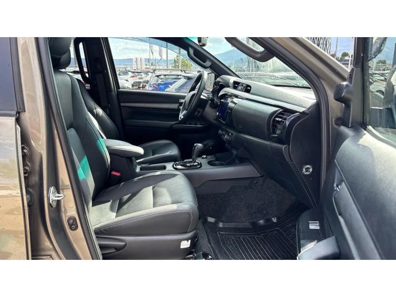 Toyota Hilux 2.8D Hybrid 48V AT Invincible JBL, снимка 6 - Автомобили и джипове - 56251413