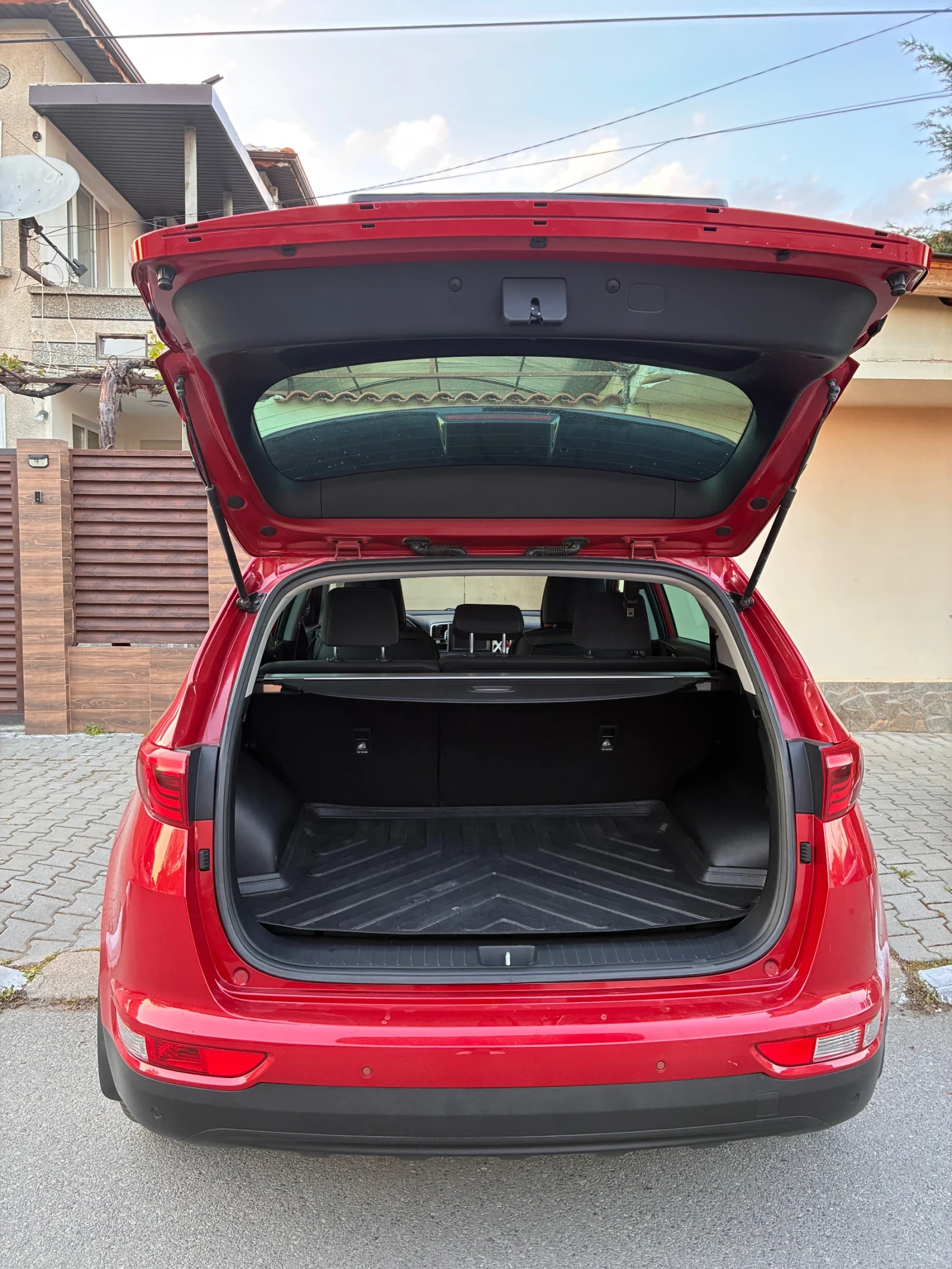 Kia Sportage, снимка 12 - Автомобили и джипове - 54314088