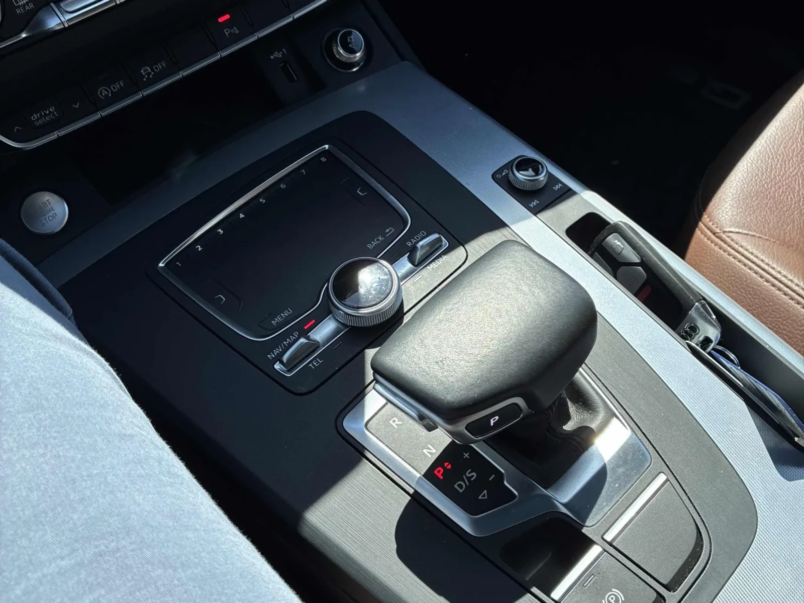 Audi Q3 Progressiv * Keyless * CARFAX * АВТО КРЕДИТ * , снимка 12 - Автомобили и джипове - 54755584