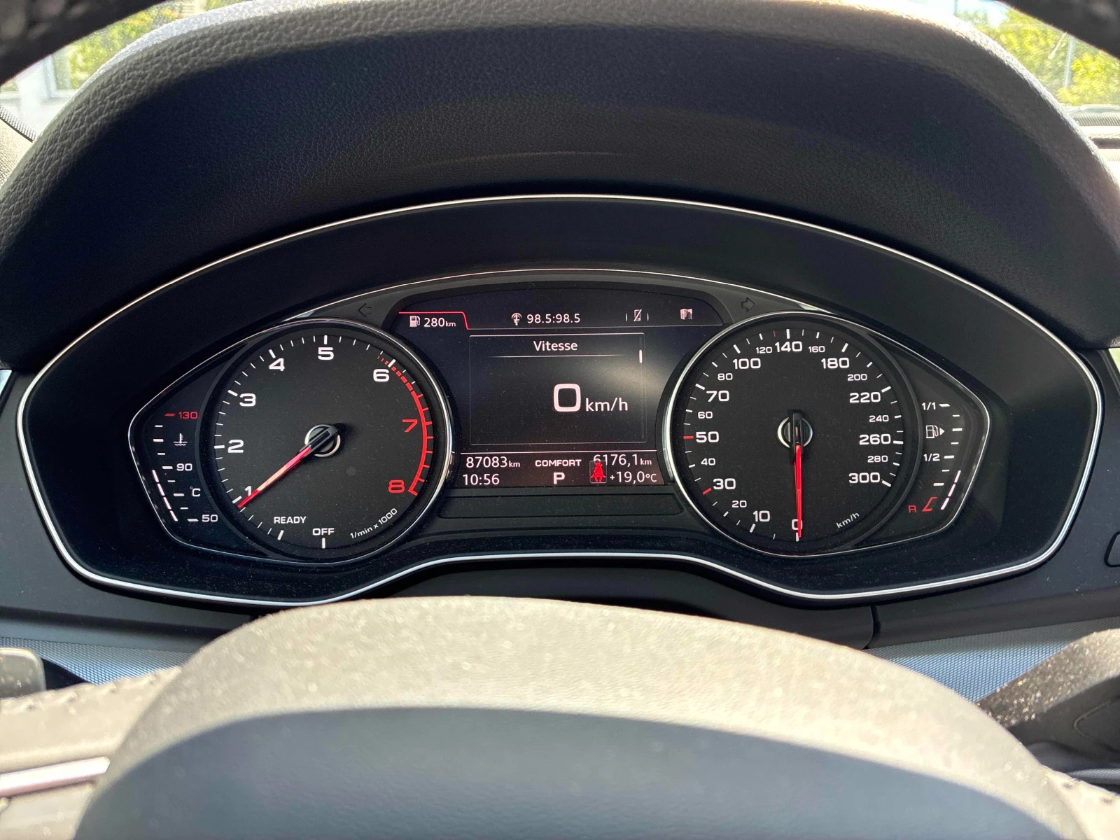 Audi Q3 Progressiv * Keyless * CARFAX * АВТО КРЕДИТ * , снимка 10 - Автомобили и джипове - 54755584