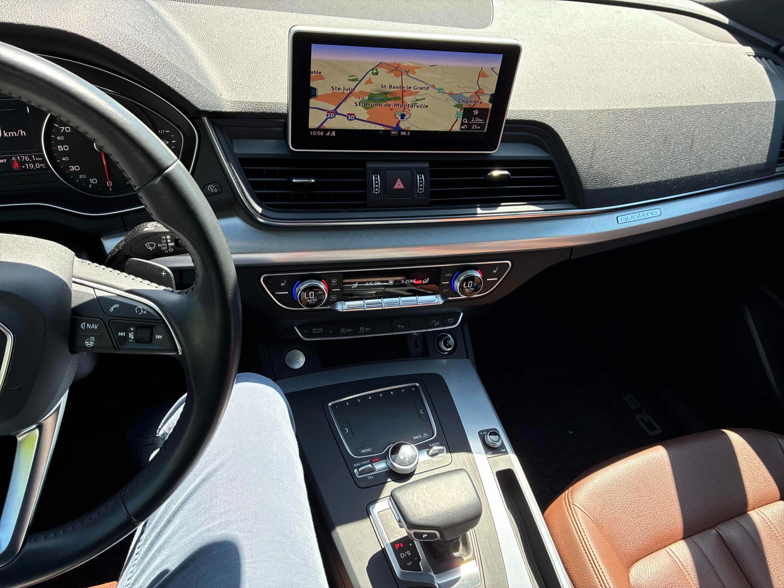Audi Q3 Progressiv * Keyless * CARFAX * АВТО КРЕДИТ * , снимка 9 - Автомобили и джипове - 54755584
