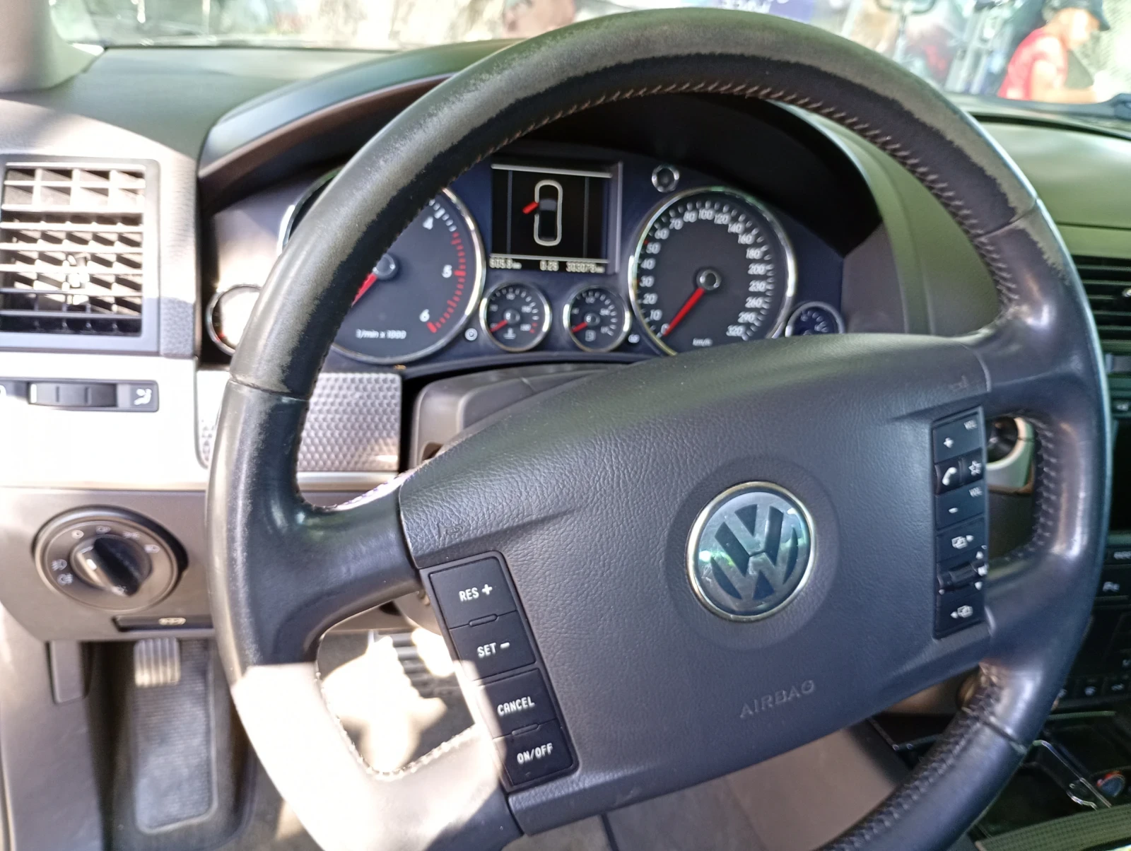 VW Tiguan, снимка 13 - Автомобили и джипове - 54989074