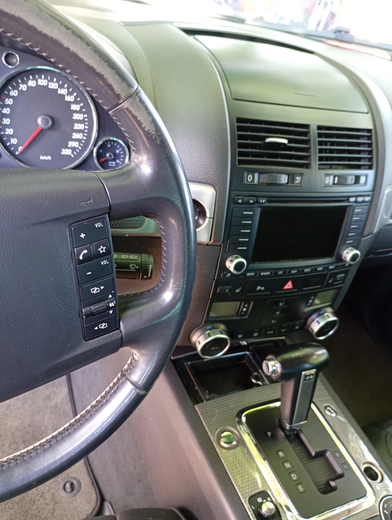 VW Tiguan, снимка 12 - Автомобили и джипове - 54989074