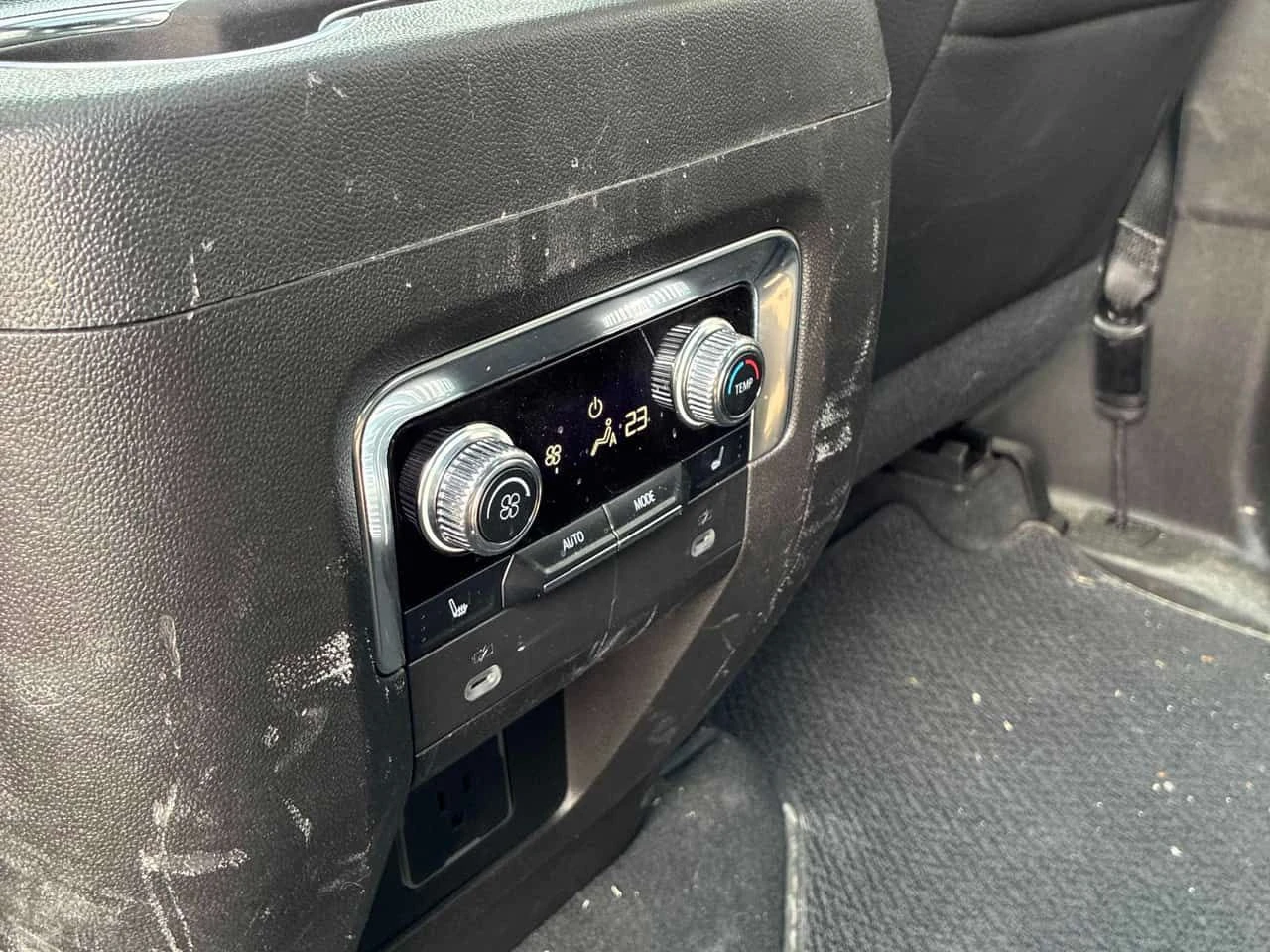 Gmc Yukon DENALI| HUD| 360| ОБДУХ| ПАНО| 2 KЛЮЧА, снимка 16 - Автомобили и джипове - 55638930