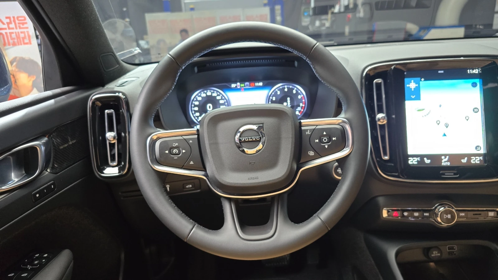 Volvo XC40 B4 Inscription | 360  | Adaptive Cruise | Panorami, снимка 14 - Автомобили и джипове - 55848109