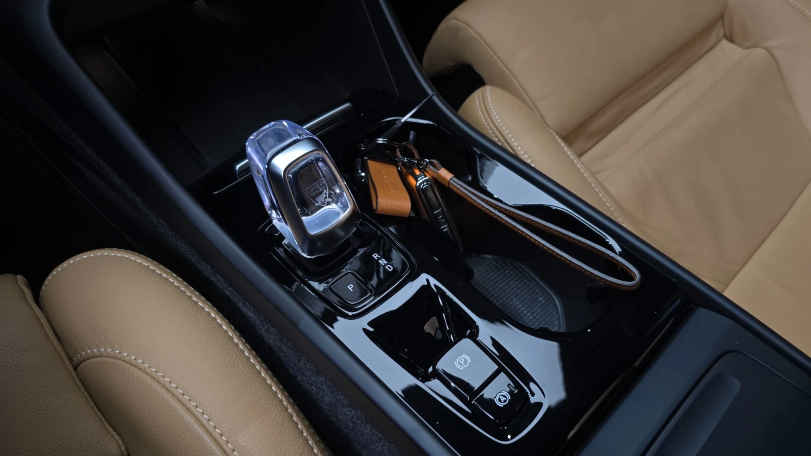 Volvo XC40 B4 Inscription | 360  | Adaptive Cruise | Panorami, снимка 7 - Автомобили и джипове - 55848109